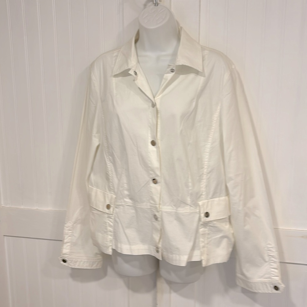 Focus lifestyle white, snap -down,lightweight jacket W/front pockets, size XL